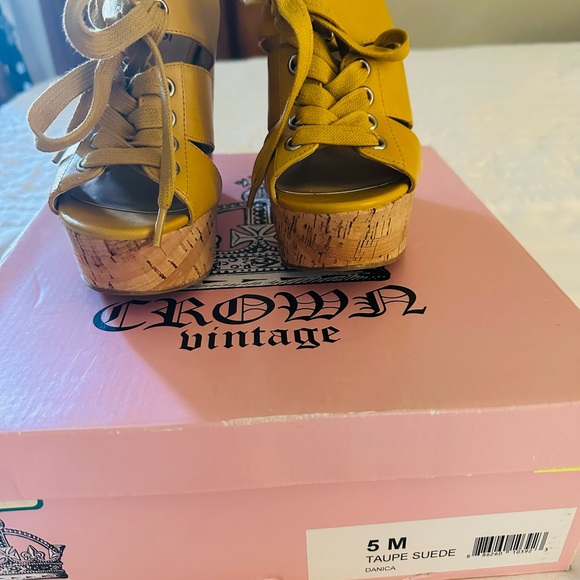 Shoes - Picture 3 of 6